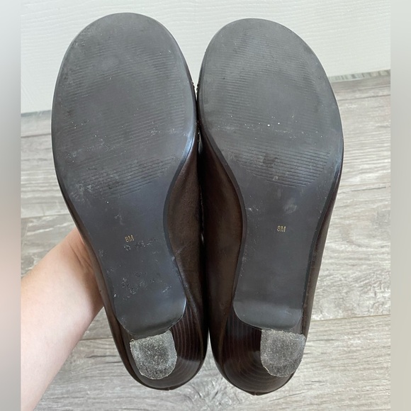 Brown bow heels, size 8 - Picture 5 of 7